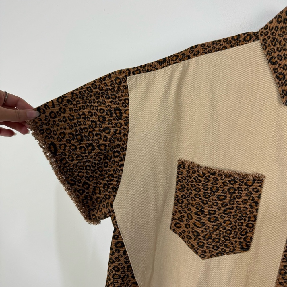 Umgee leopard animal print button down short sleeve boho top - Picture 3 of 5